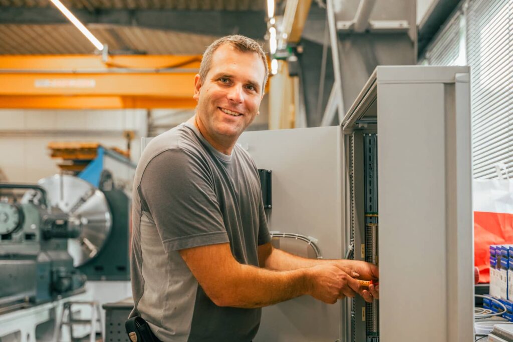 hr-werkzeugmaschinen-elektronik-4